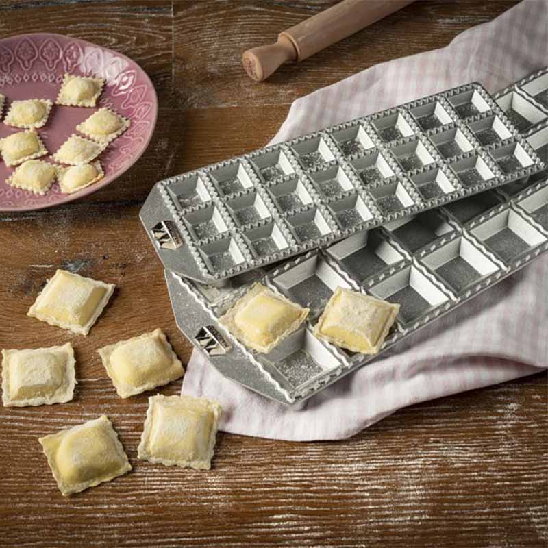 MARCATO_ΦΟΡΜΑ_ΑΛΟΥΜΙΝΙΟΥ_RAVIOLI_MOULD_Q35X24_C_0em1-dx